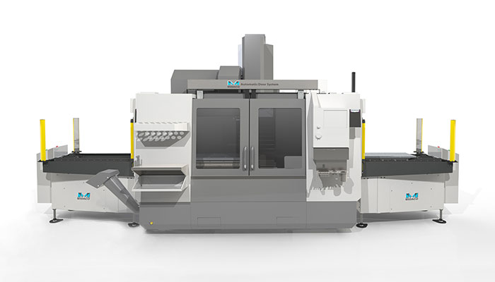 Das Abbild zeigt eine 3/4-Ansicht des automatischen Dual-Shuttle-Palettenwechslers von MIDACO auf der linken Seite eines großen vertikalen Bearbeitungszentrums.